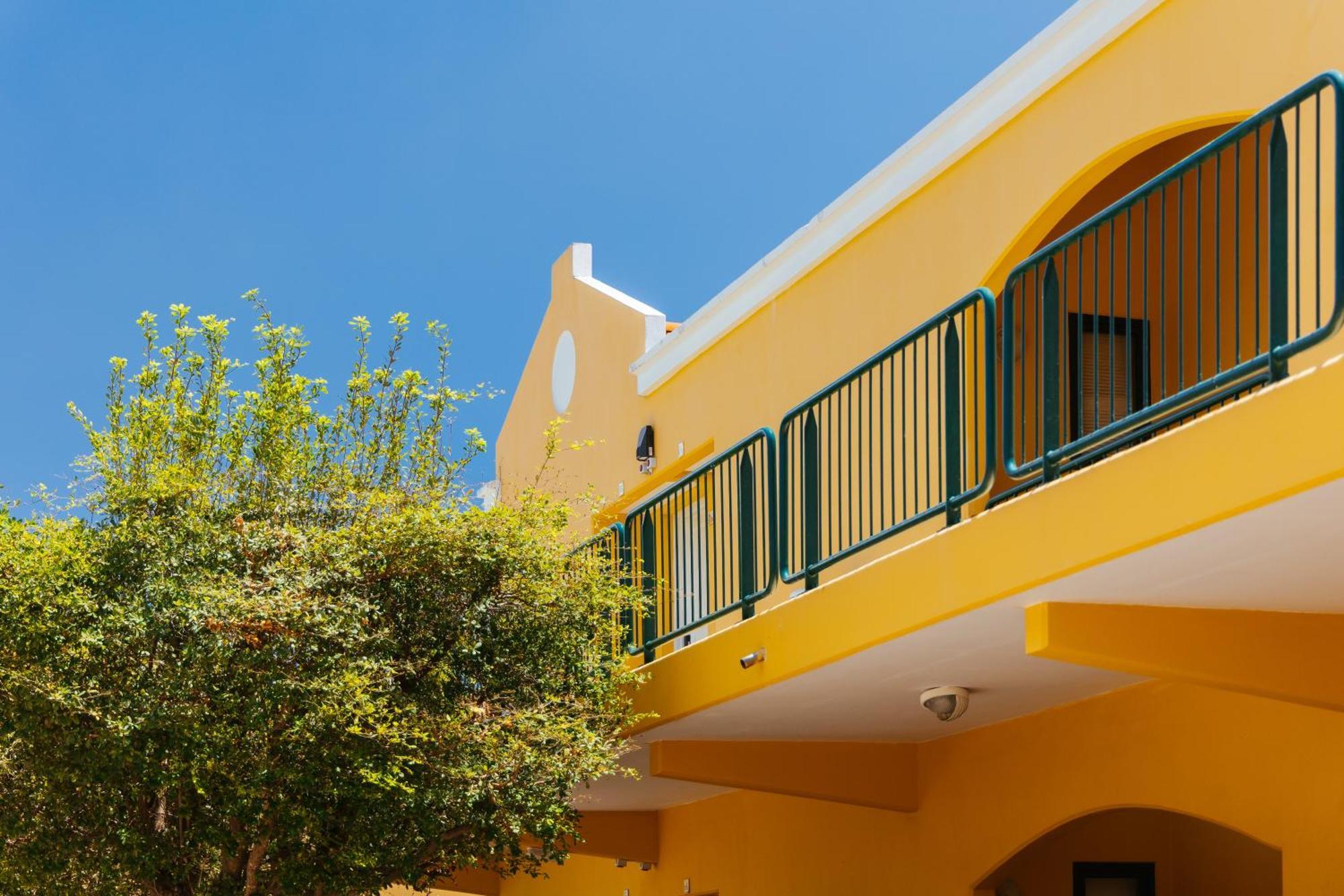 The Royal Sea Aquarium Resort Willemstad Exterior photo