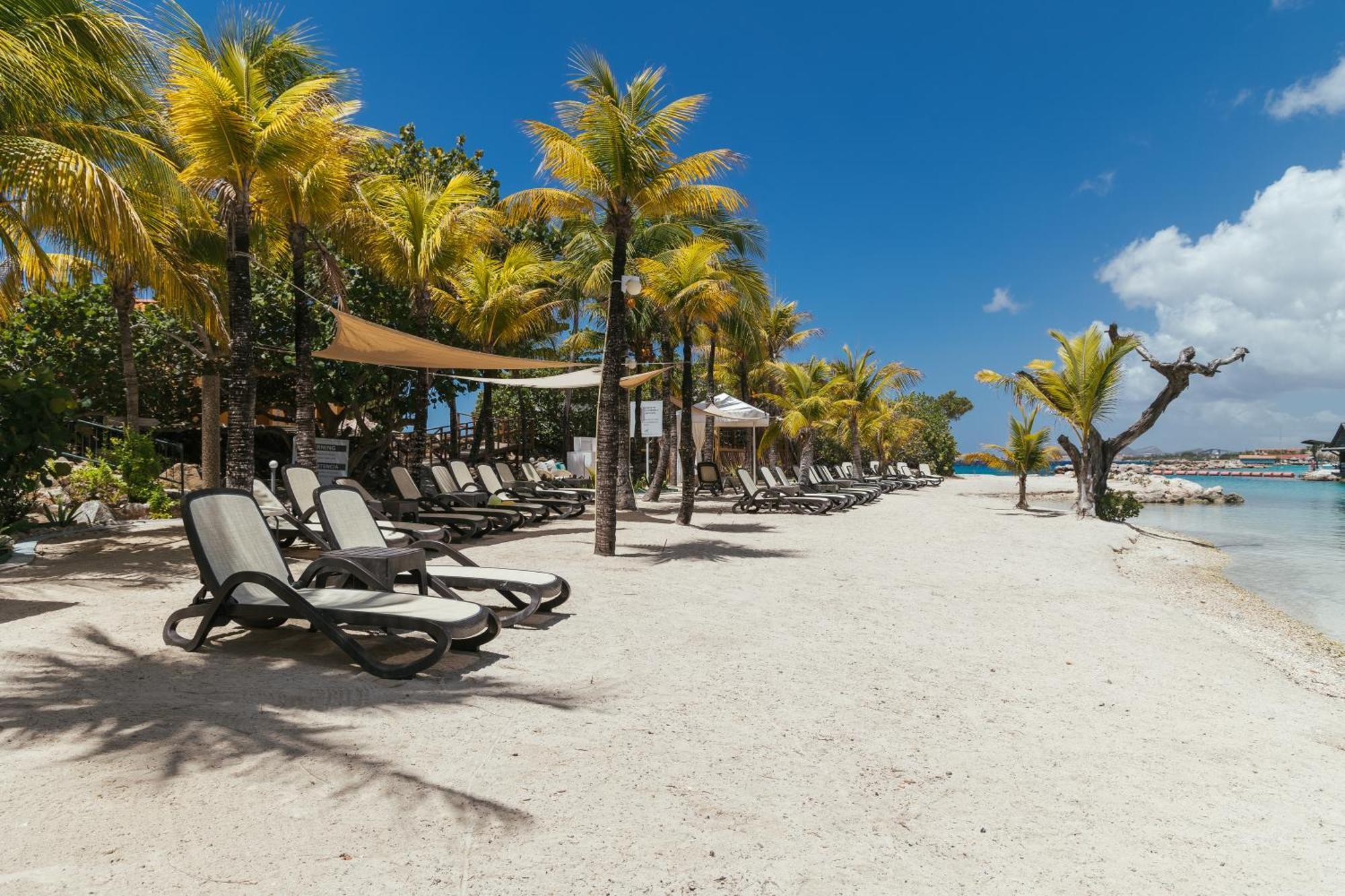 The Royal Sea Aquarium Resort Willemstad Exterior photo