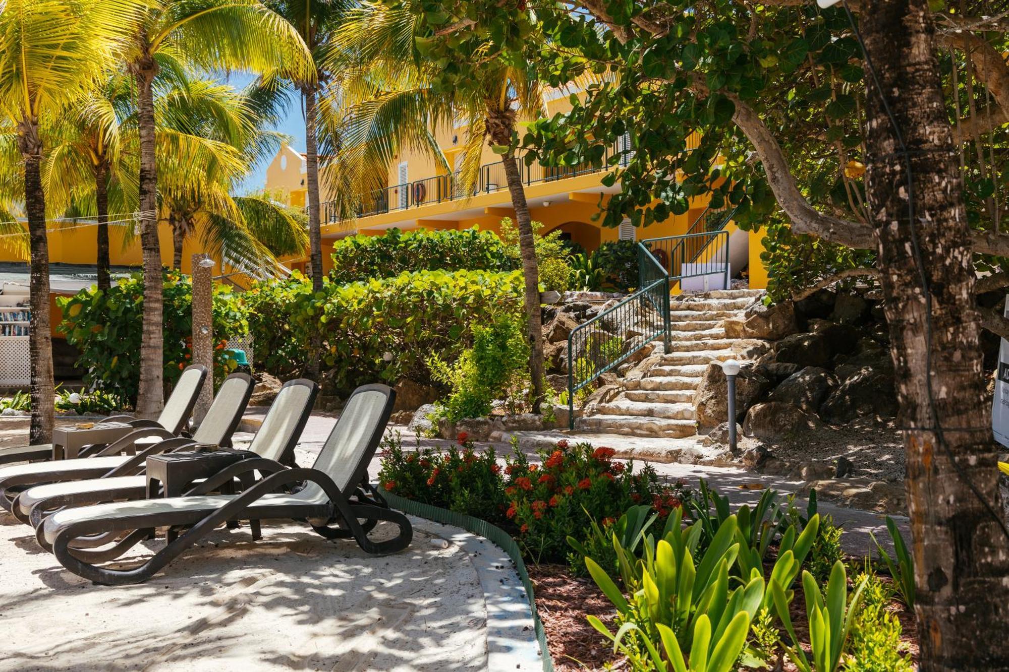 The Royal Sea Aquarium Resort Willemstad Exterior photo