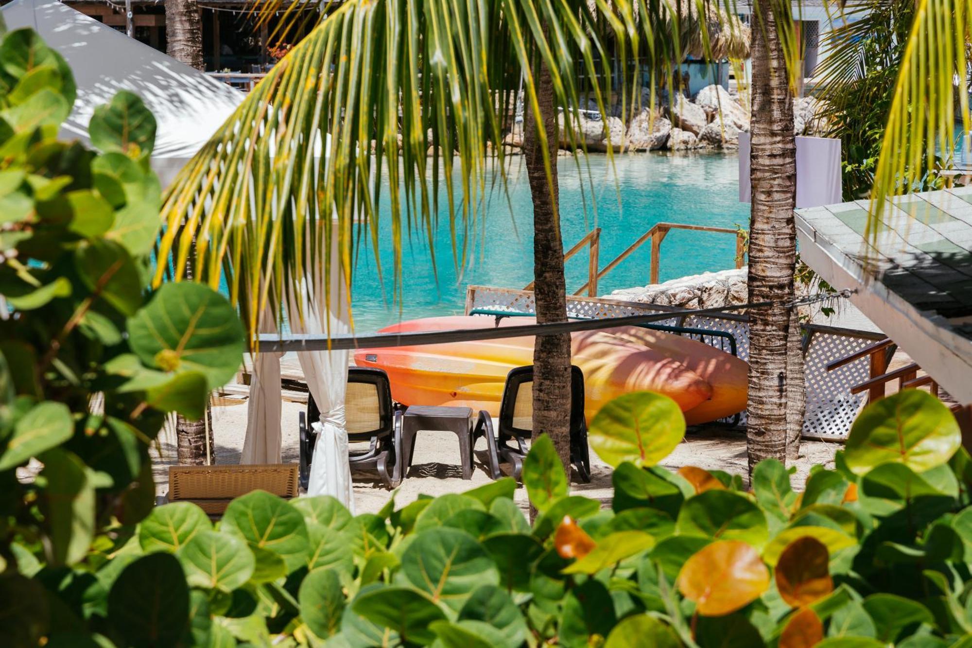 The Royal Sea Aquarium Resort Willemstad Exterior photo