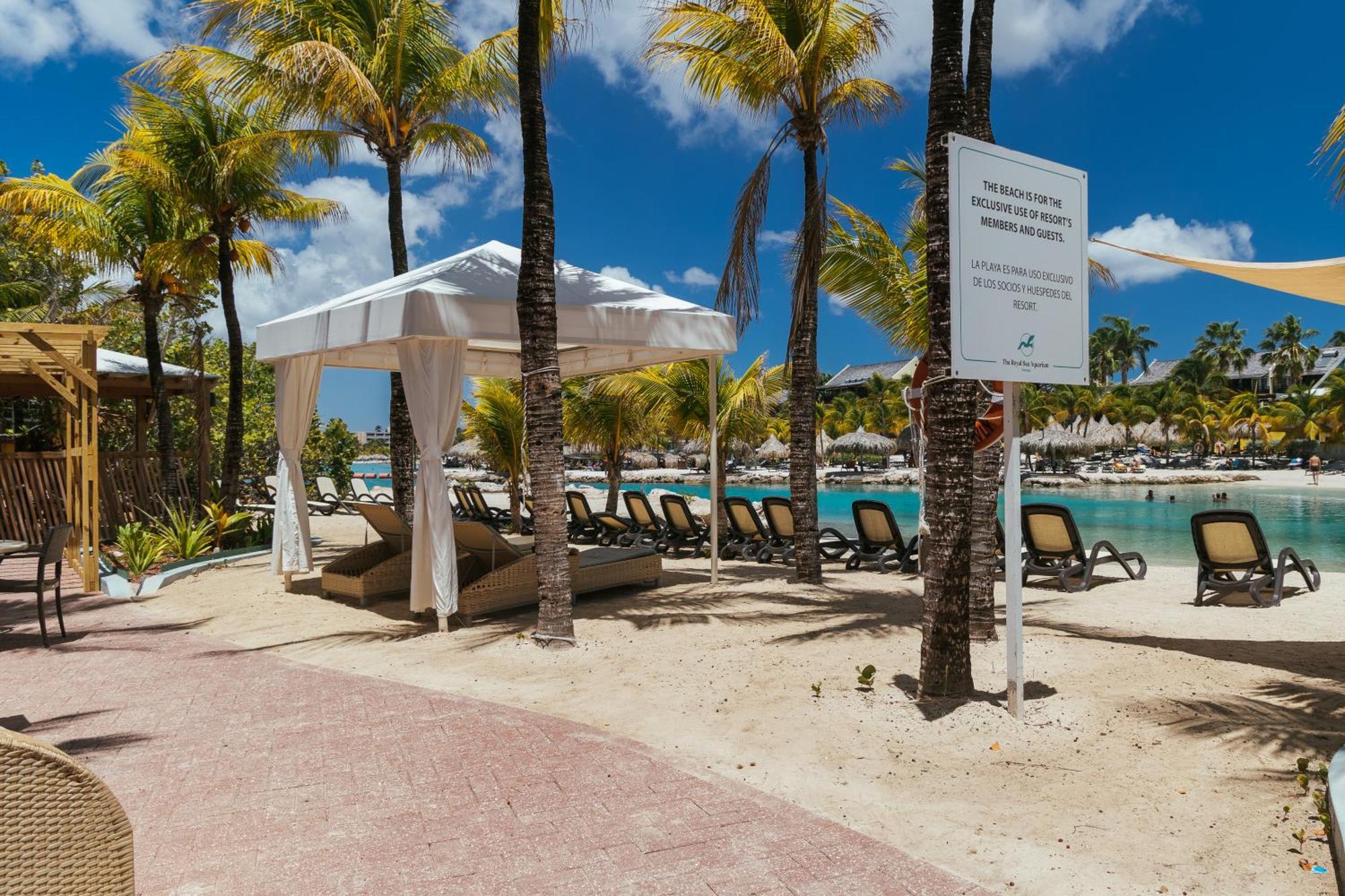 The Royal Sea Aquarium Resort Willemstad Exterior photo