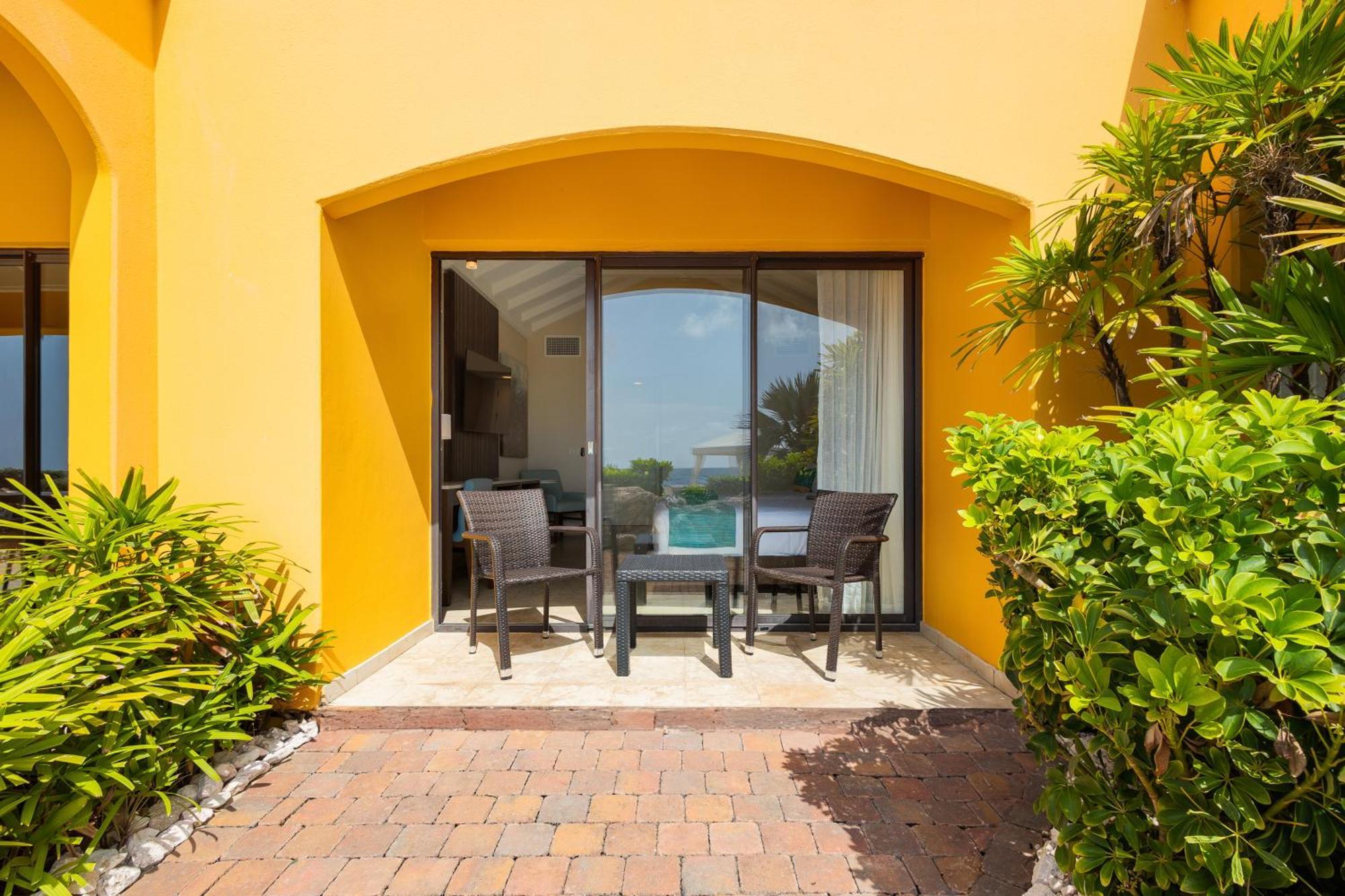 The Royal Sea Aquarium Resort Willemstad Exterior photo